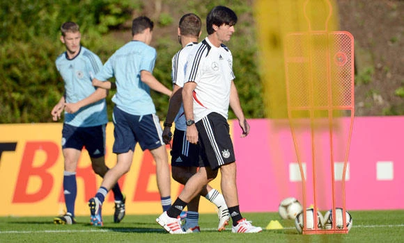 Italy and Germany look to shake off cobwebs