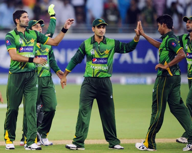 Pakistan humiliates Australia in Twenty20 opener
