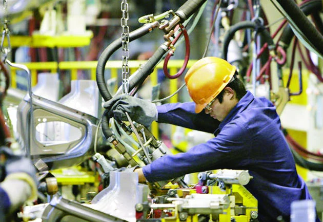 China’s manufacturing slumps to nine-month low