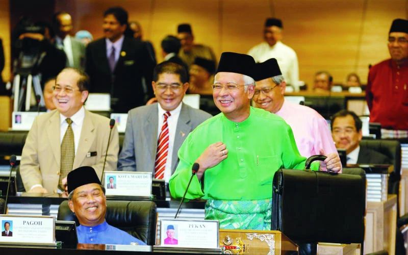 Malaysia PM offers fresh round of handouts in budget for 2013