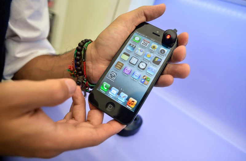 Cook apologizes for Apple Maps errors