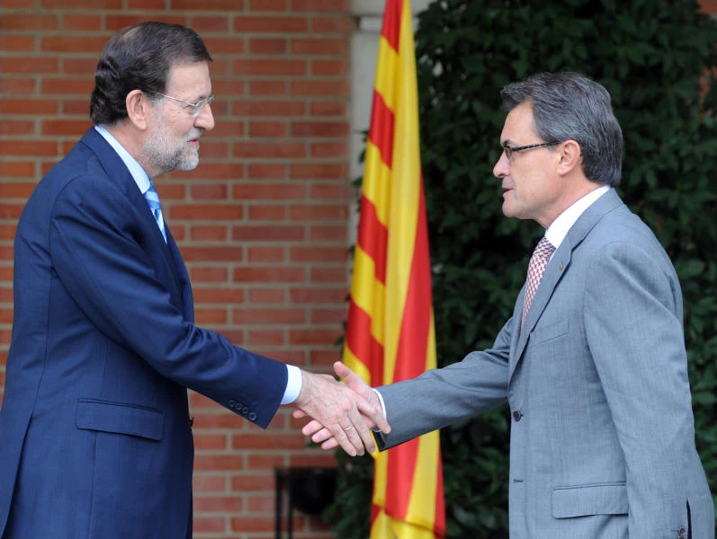 Bailout or not, Spain politics may drive euro lower