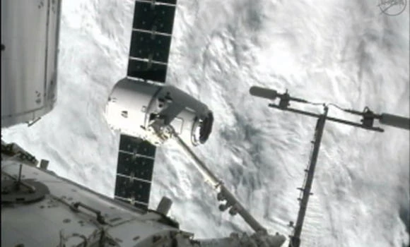 SpaceX Dragon capsule arrives at space station