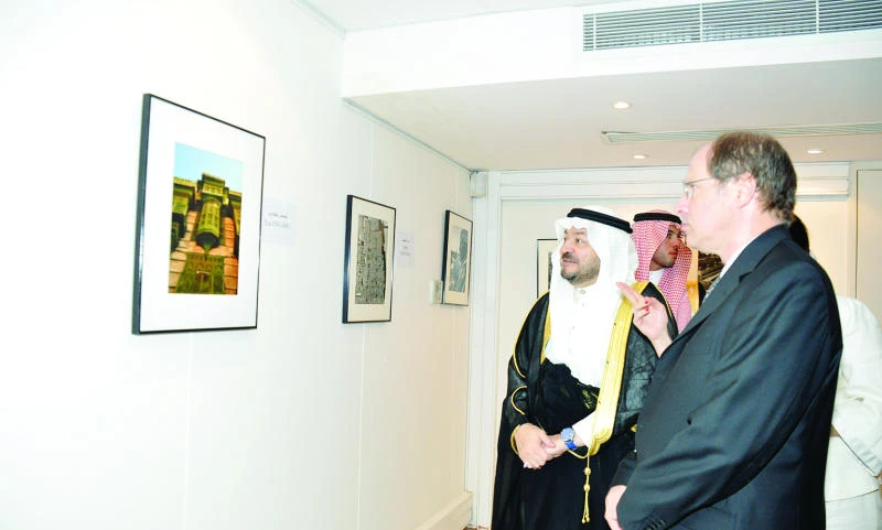 French honor Saudi photographers