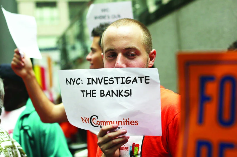 Big funds seek to rein in pay at Wall Street banks