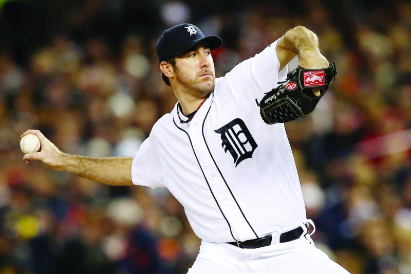 Tigers, Reds win division series openers
