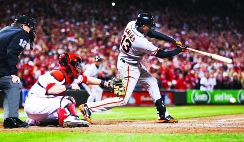 Giants beat Reds in 10th, cut NLDS deficit to 2-1