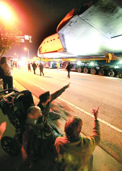 Endeavour rolls into history in Los Angeles