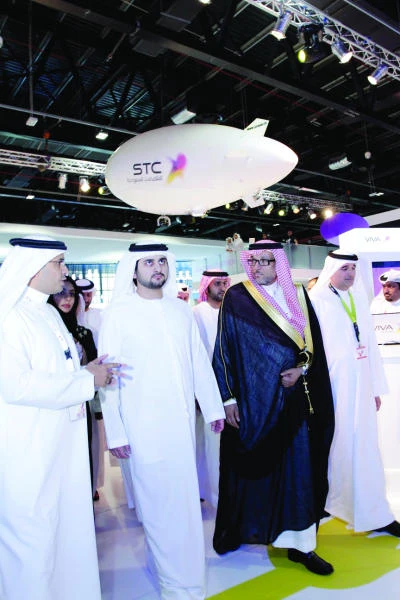 Sheikh Maktoum visits STC pavilion at GITEX