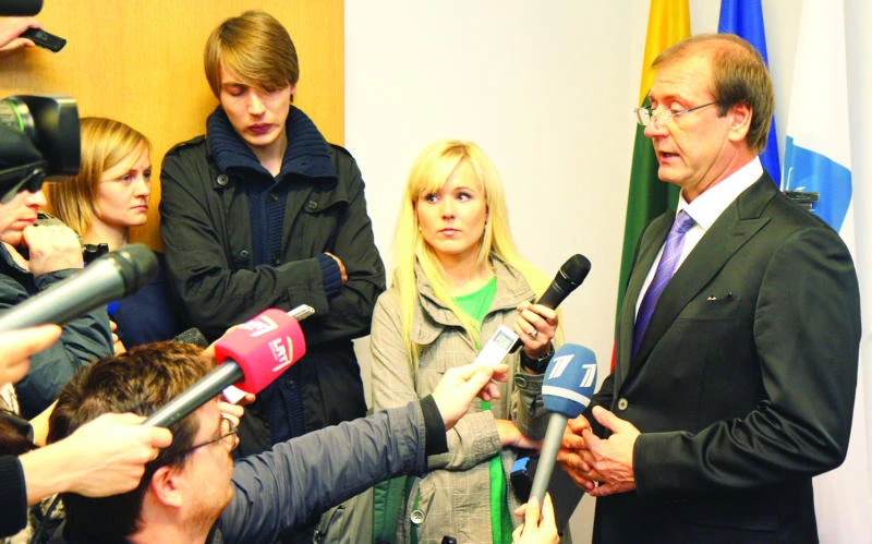 Lithuanians ditch govt in austerity thumbs-down