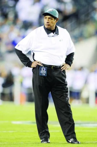 Eagles fire defensive coordinator Castillo