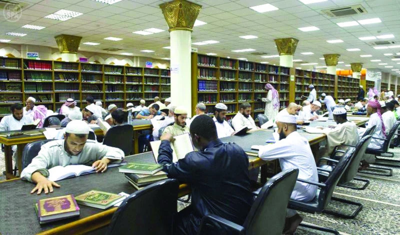 Public library at Prophet’s Mosque welcomes students, pilgrims