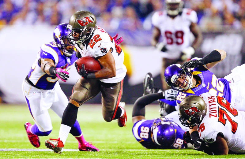 Martin, Buccaneers race past Vikings 36-17