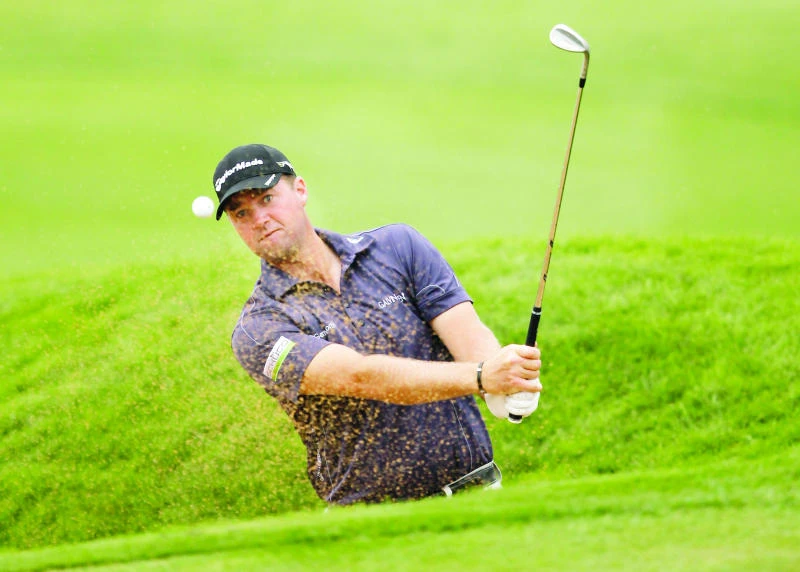 Hanson holds slender advantage