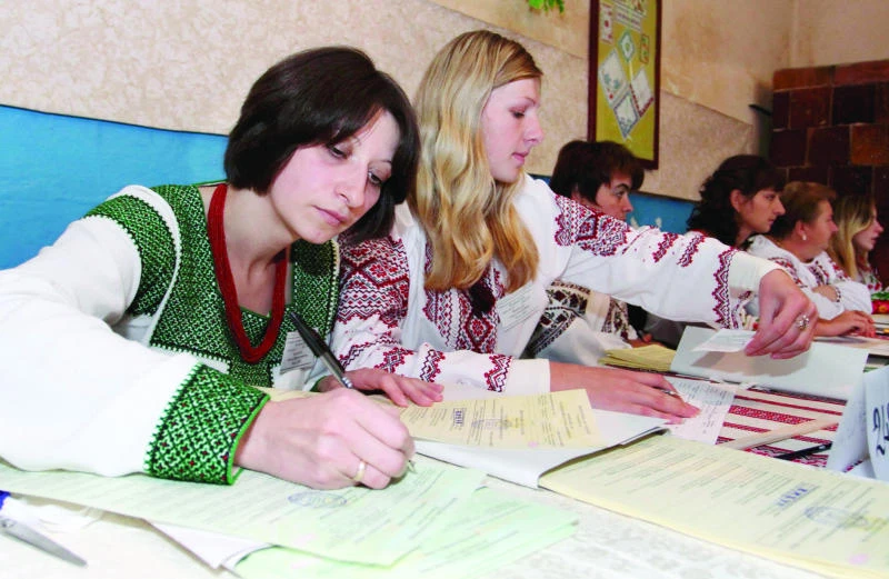 Ukraine votes in key democracy test