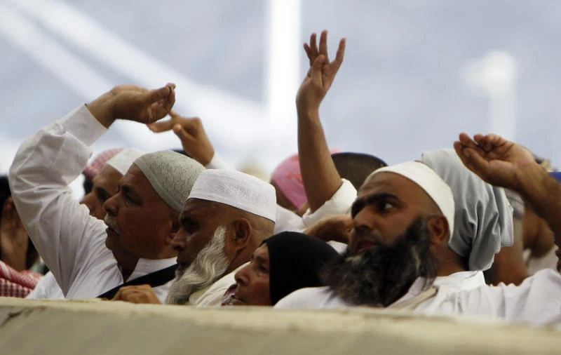 Pilgrims rush to complete final Haj rituals