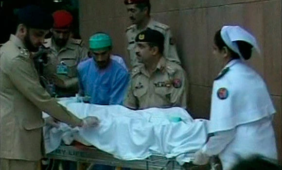 Pakistan sends girl shot by Taleban to UK for care
