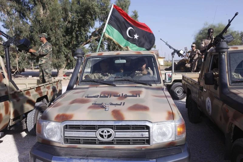 11 dead as Libyan forces clash with Qaddafi loyalists