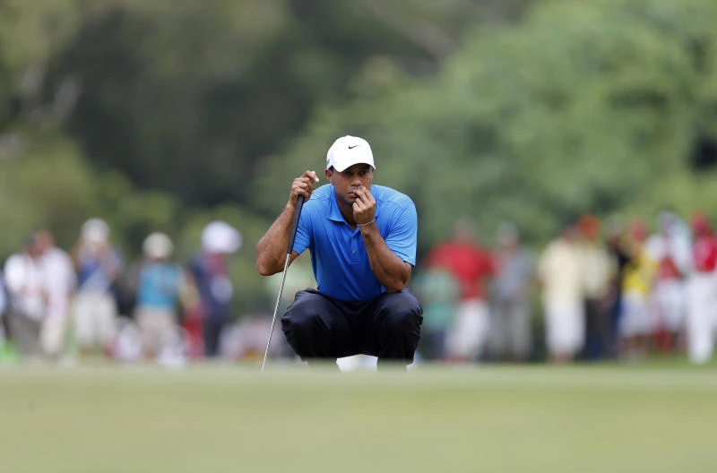 Tiger Woods birdie blitz wows big crowds in Malaysia