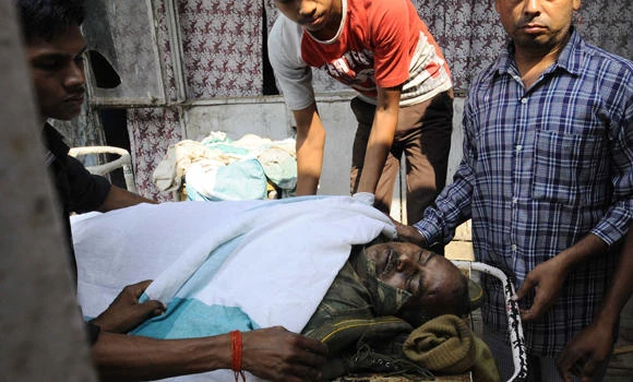 Maoist blast kills five police in India