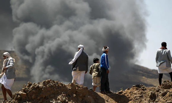 Shell hits Yemen weapons store, kills one