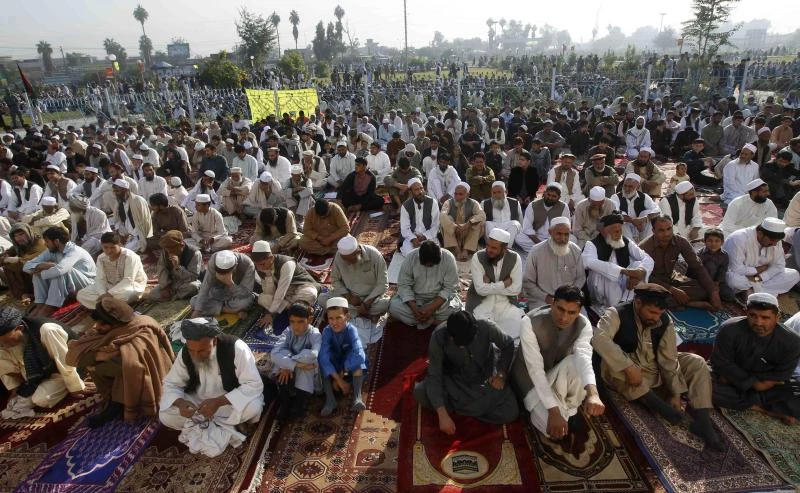 Suicide bomber kills 41 in Afghan mosque