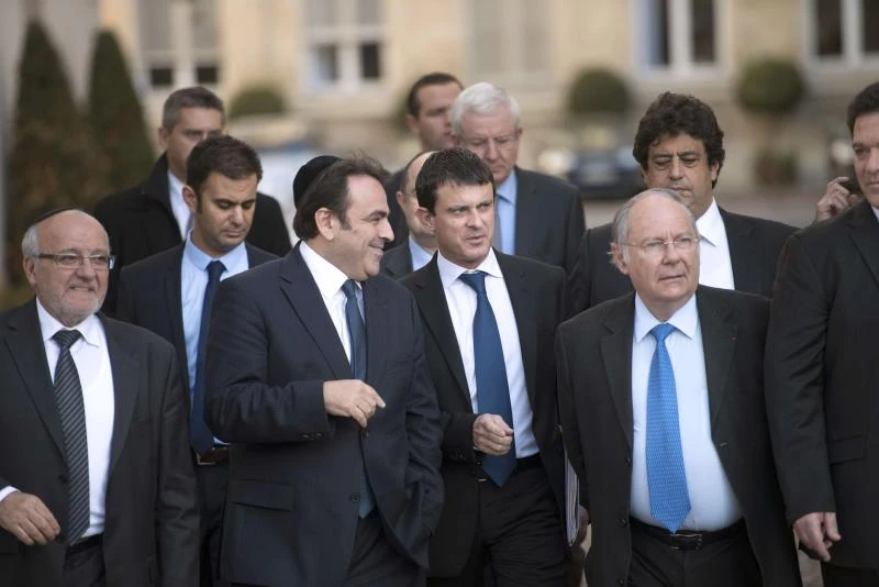 France fears hundreds of militants at large