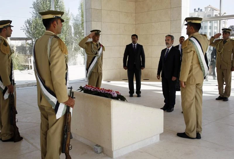 Suha questioned in Arafat poisoning probe