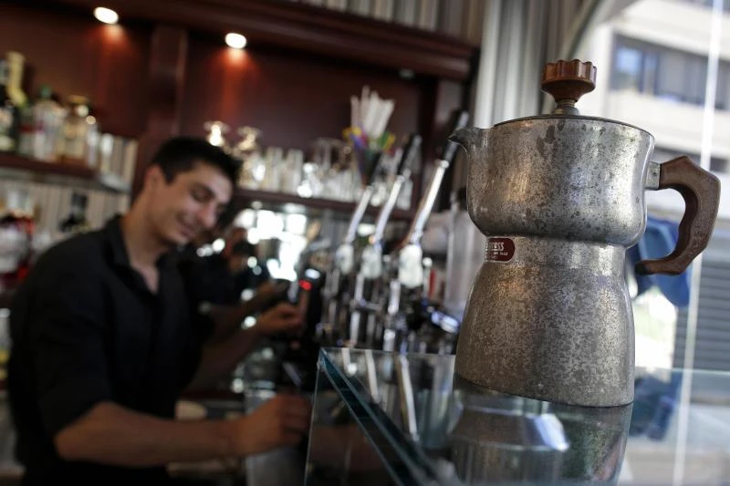 Coffee-loving Italians swap cafe for kitchen