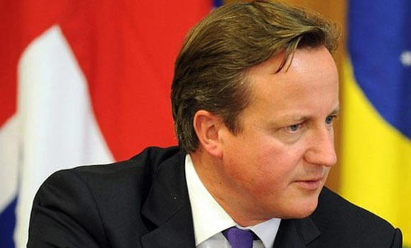 British PM Cameron draws followers, abuse on Twitter