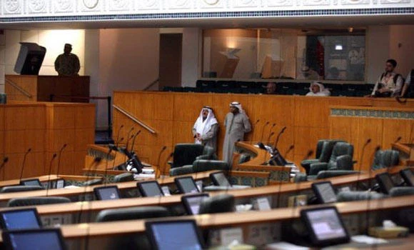 Kuwait passes budget with huge deficit