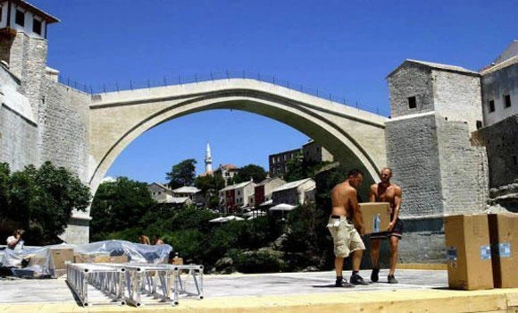 Bosnian scrap metal thief steals iron bridge