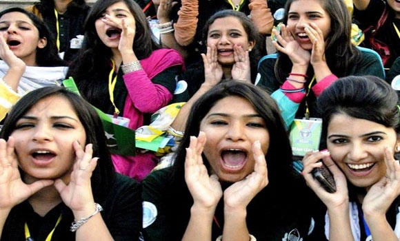 70,000 Pakistanis sing national anthem to create new record