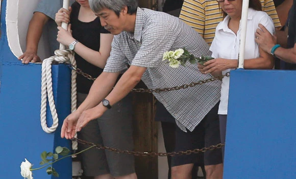 Hong Kong mourns victims of boat tragedy