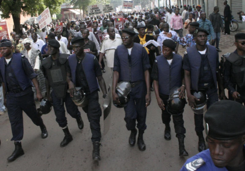 Thousands march in Mali against militant groups