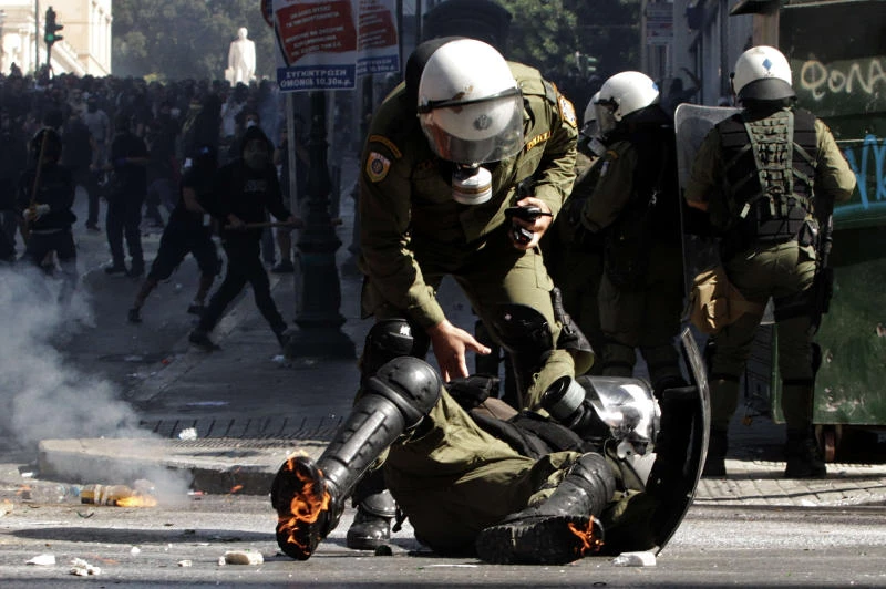 Greek reform pledge on trial as state sales resume