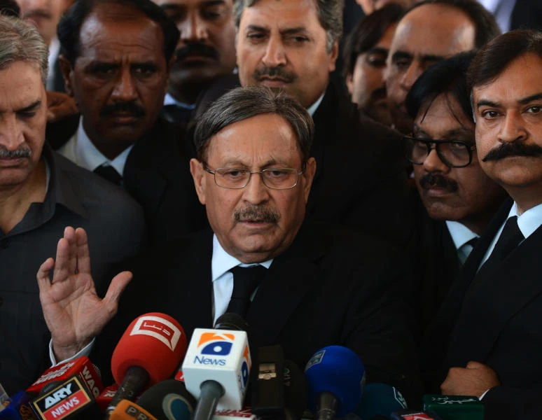 Pakistan court ‘inches’ from solution to graft showdown