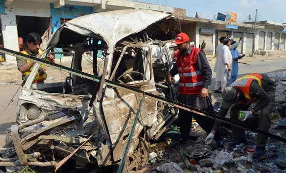 Car bombing kills 16 in northwest Pakistan