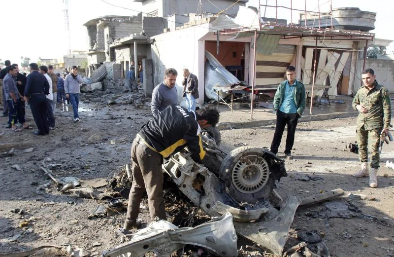 Bombing wave targeting Iraqi security kills 17