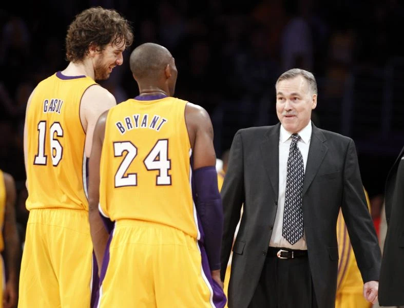 D’Antoni wins his Laker debut