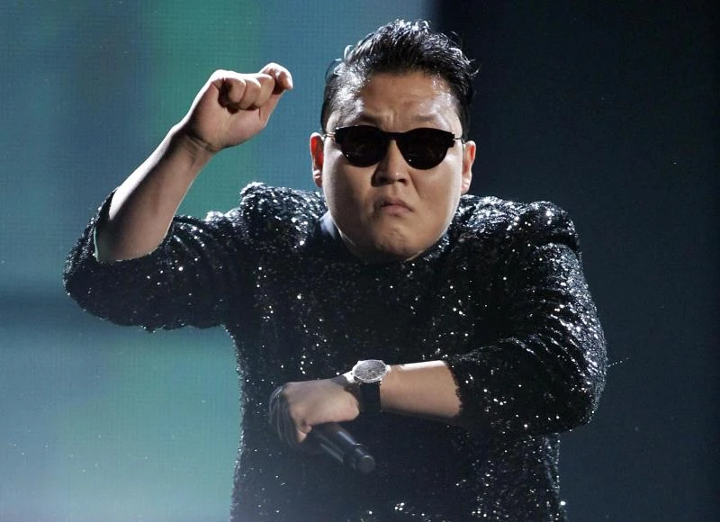 Korean artist creates history