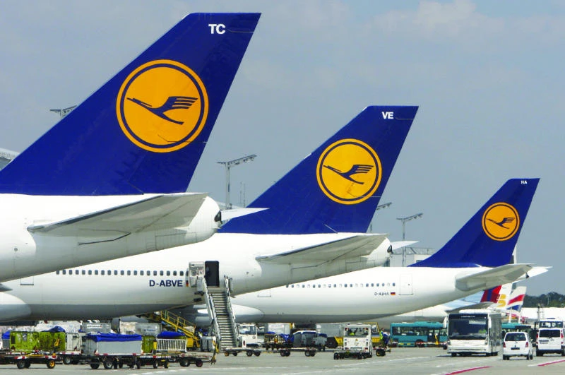 Lufthansa steps up cost cuts as results beat forecasts