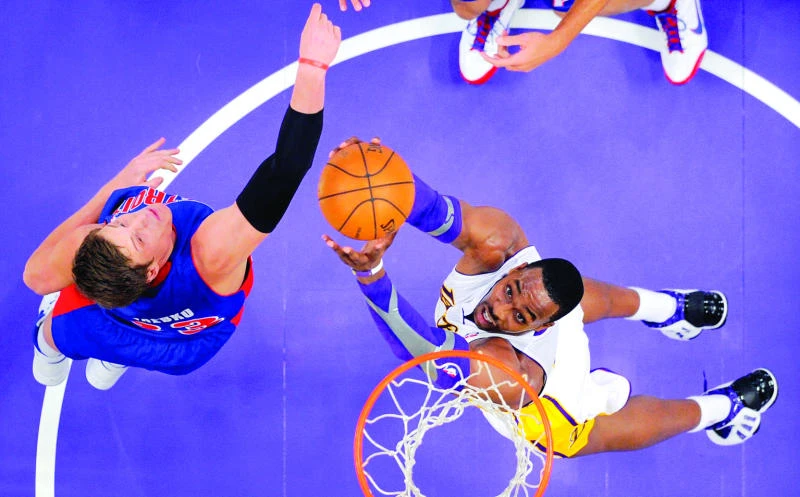 Lakers crush Pistons to finally get 1st victory