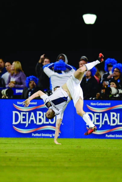 Dynamo and Galaxy reach conference finals
