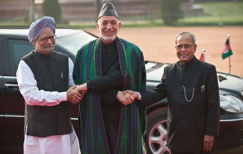 Karzai seeks investment on India trip