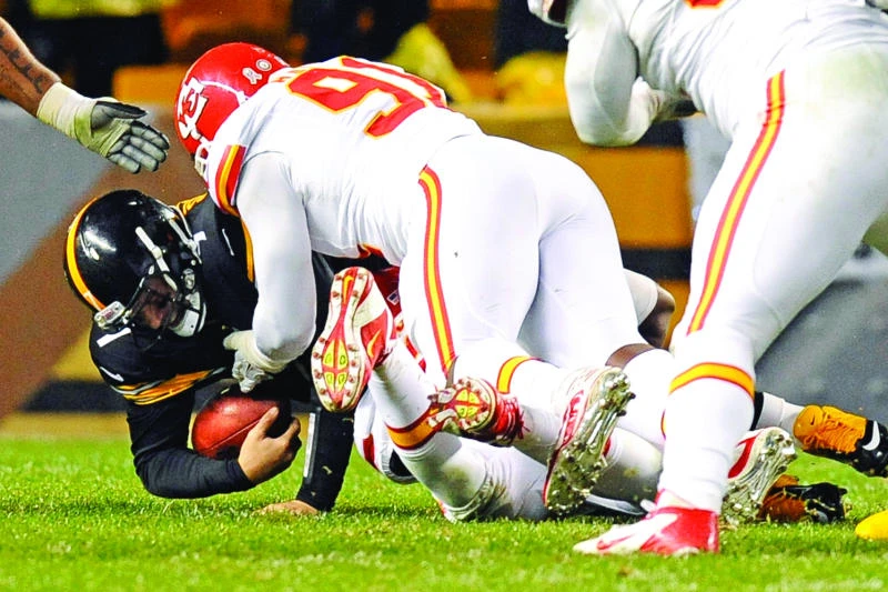 Roethlisberger hurt, Steelers survive Chiefs 16-13