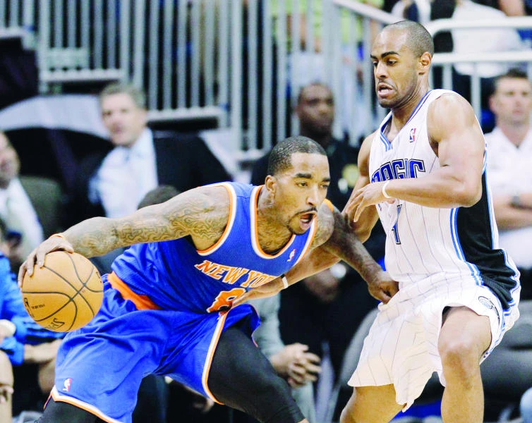 Knicks hold off Magic to remain unbeaten
