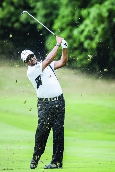 Campbell leads Hong Kong Open; McIlroy misses cut