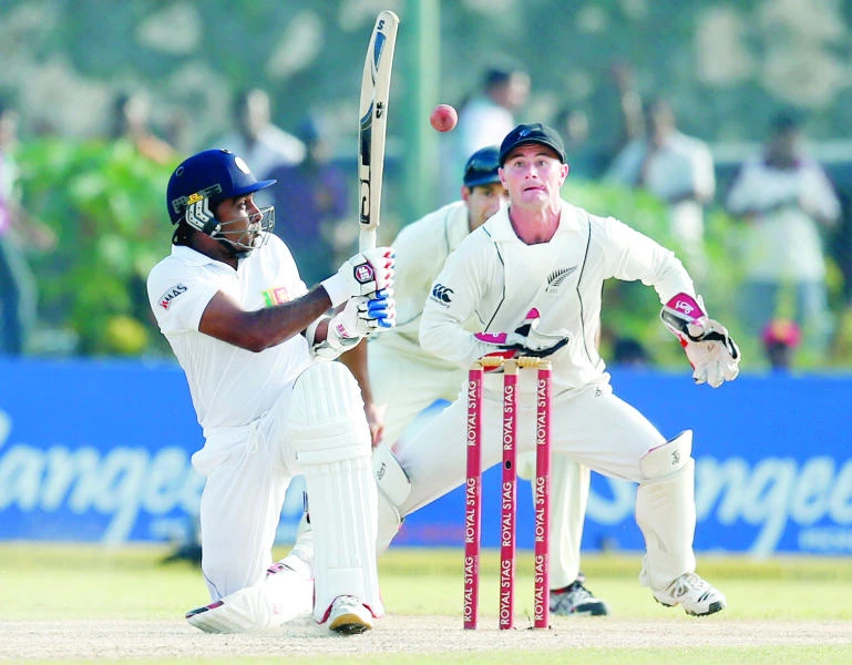 Jayawardene helps Sri Lanka gain slender lead in 1st Test