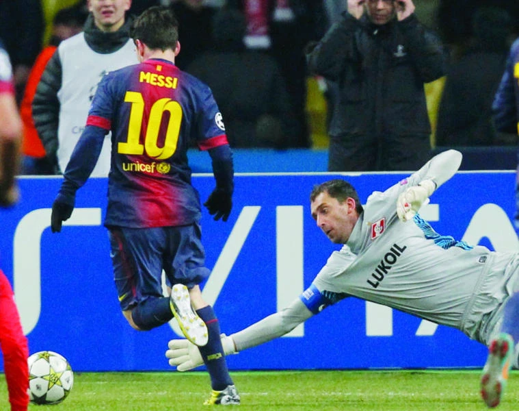 Messi sends Barca through; Chelsea
in deep trouble